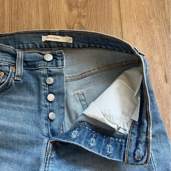 Levi’s women’s skinny wedgie Distressed Blue Jeans sz 27 - Picture 4 of 5
